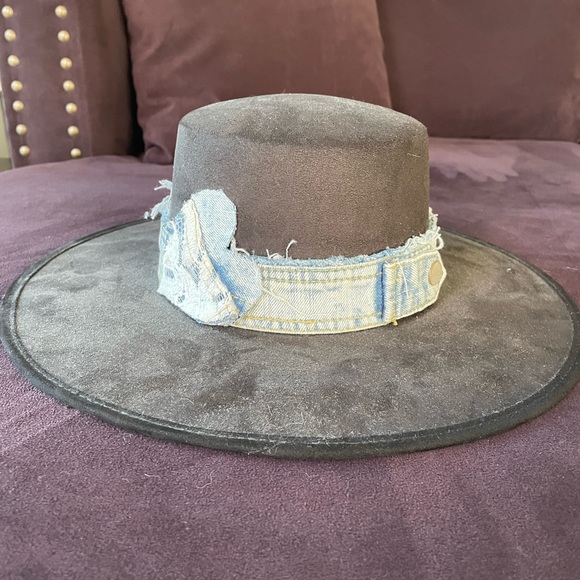 Custom black flat brim hat - Picture 1 of 4